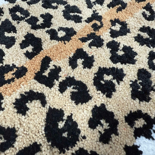 Leopard Print Shaped Tufted Rug | Faux Animal Skin Accent Floor Mat - Fucolina