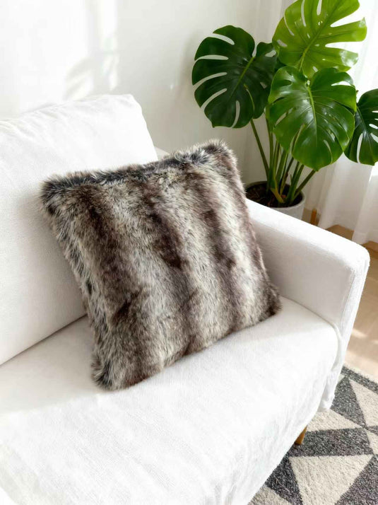 Multicolor Gradient Rabbit Fur Imitation Throw Pillow - Fucolina