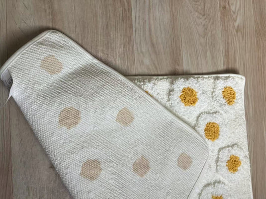 White Daisy - Patterned Rug - Fucolina