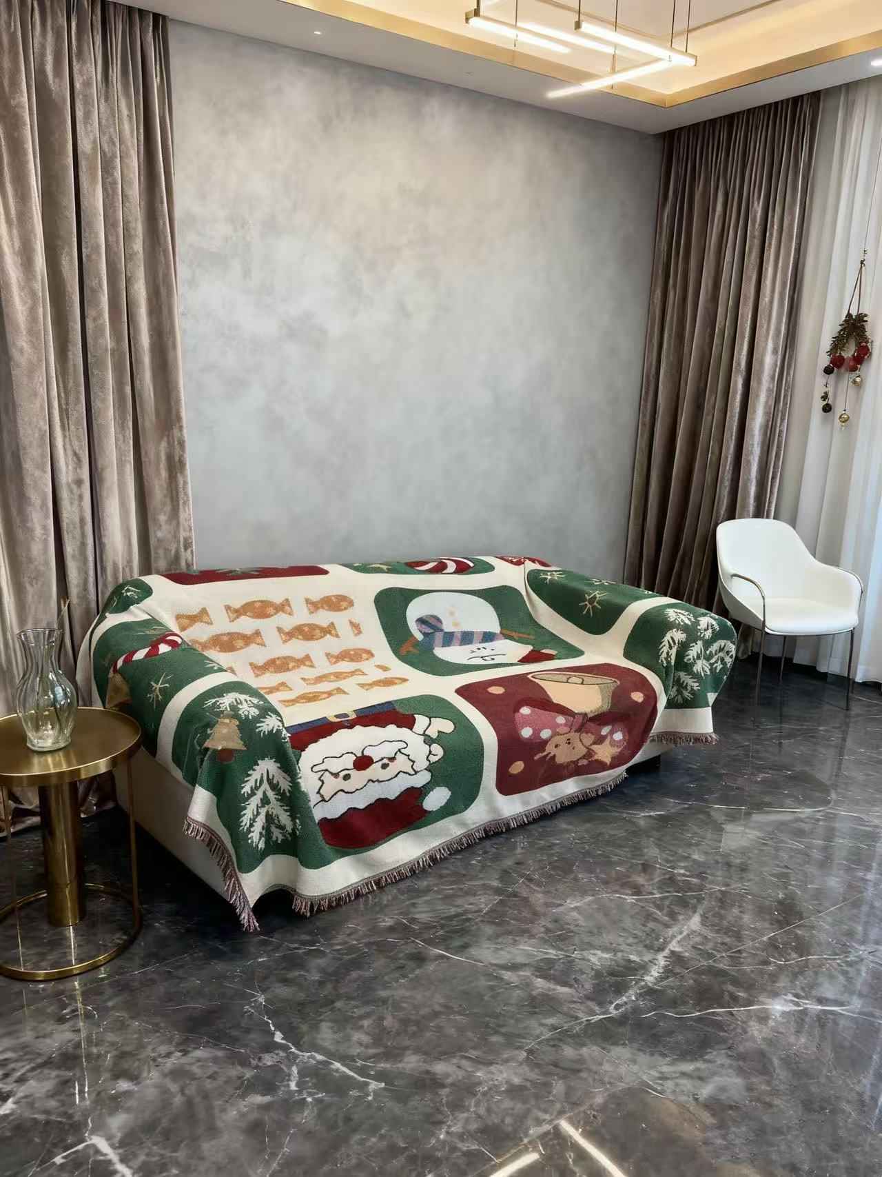 Transform Your Home for the Holidays: The Perfect Christmas Sofa Throw Blanket - Fucolina