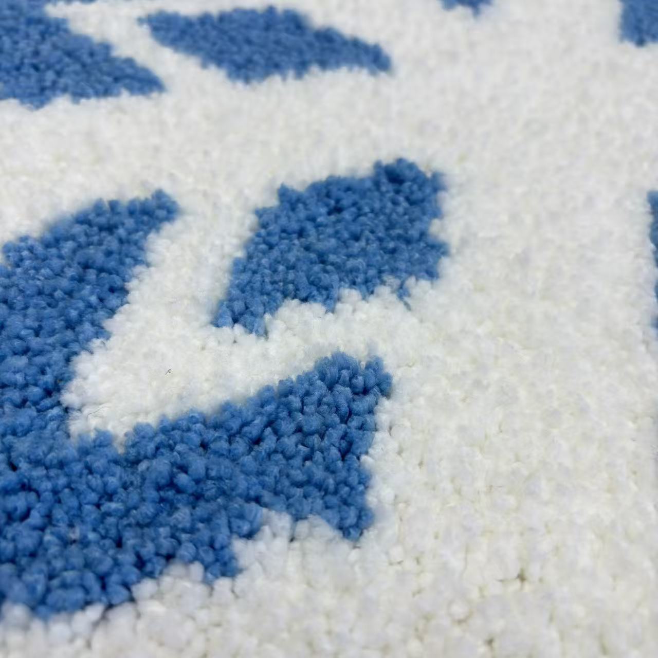 Snowflake Shaped Tufted Rug | Winter & Holiday Accent Floor Mat - Fucolina