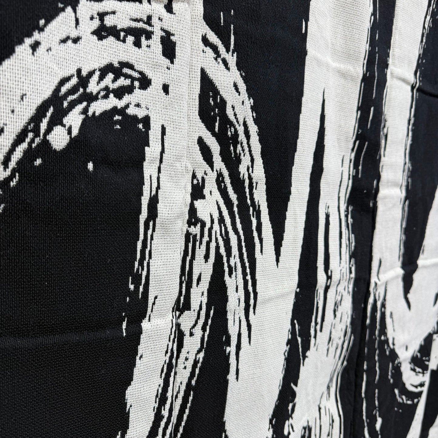 Abstract Brushstroke Woven Tapestry | Black & White Modern Graffiti Art Blanket - Fucolina