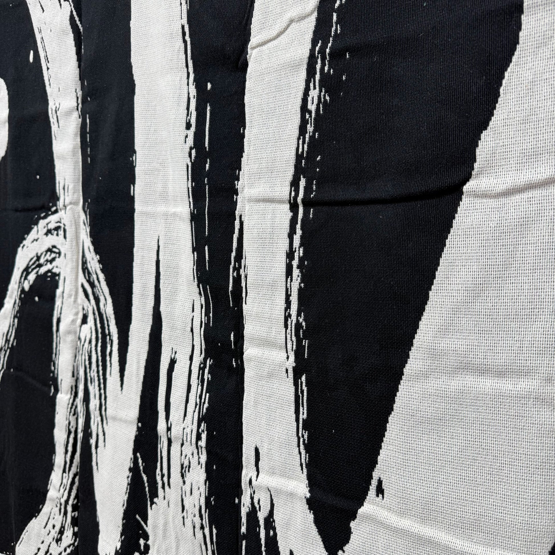 Abstract Brushstroke Woven Tapestry | Black & White Modern Graffiti Art Blanket - Fucolina