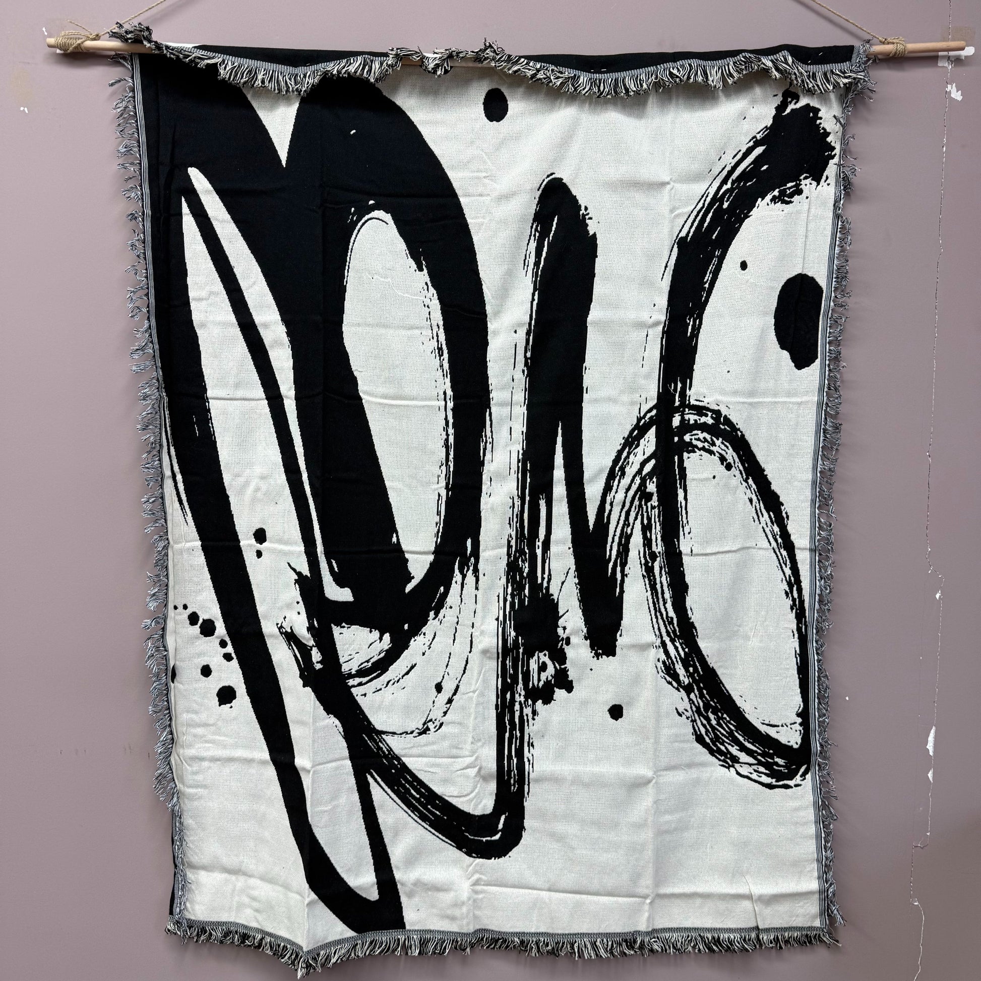 Abstract Brushstroke Woven Tapestry | Black & White Modern Graffiti Art Blanket - Fucolina