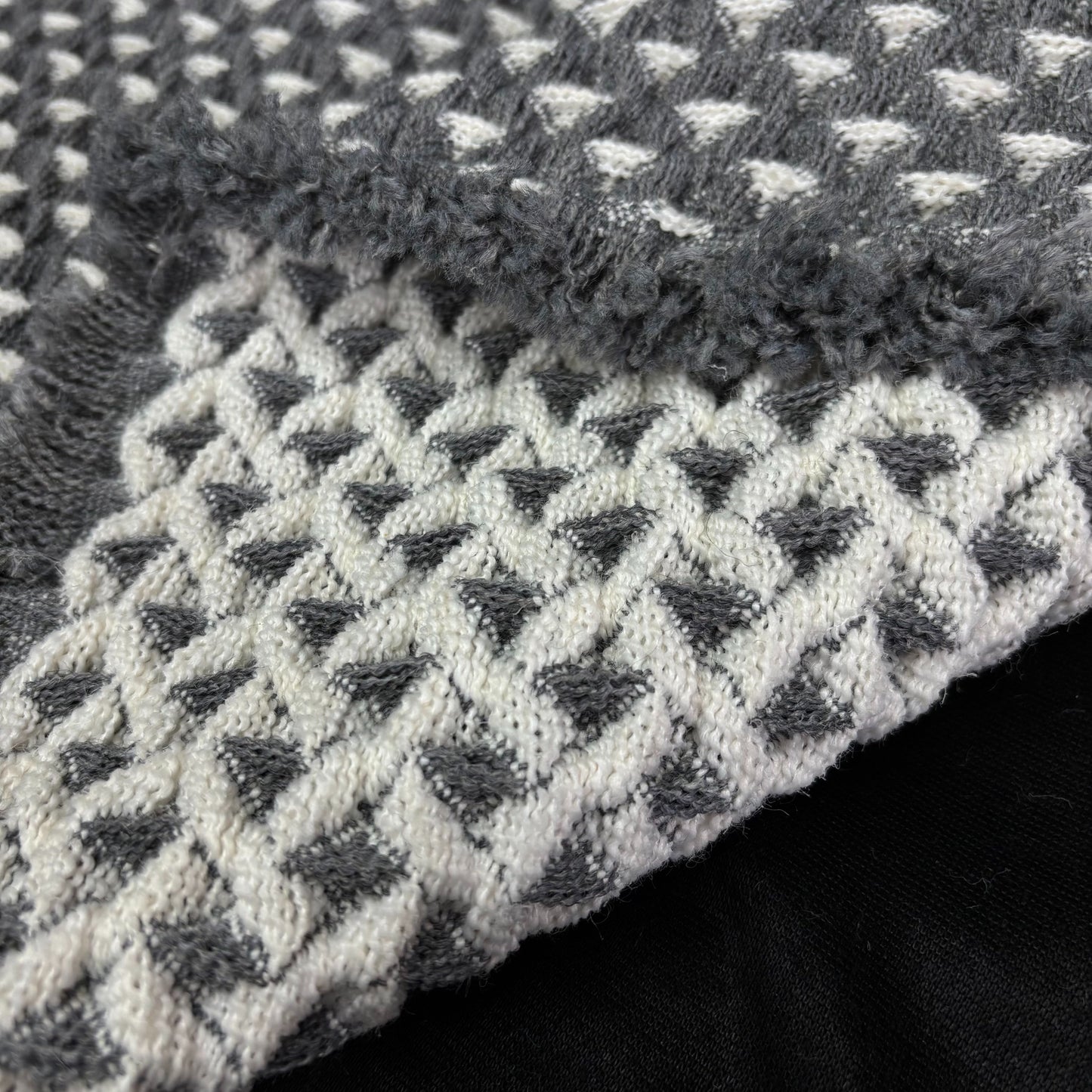 Minimalist Geometric Woven Accent Mat | Nordic Style Placemat or Small Doormat - Fucolina
