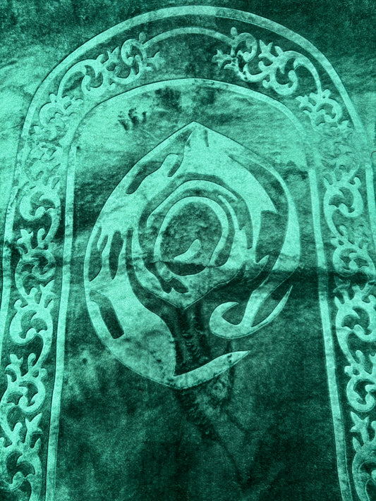 Embossed Velvet Islamic Prayer Rug - Green Kaaba Design Sajjāda - Fucolina