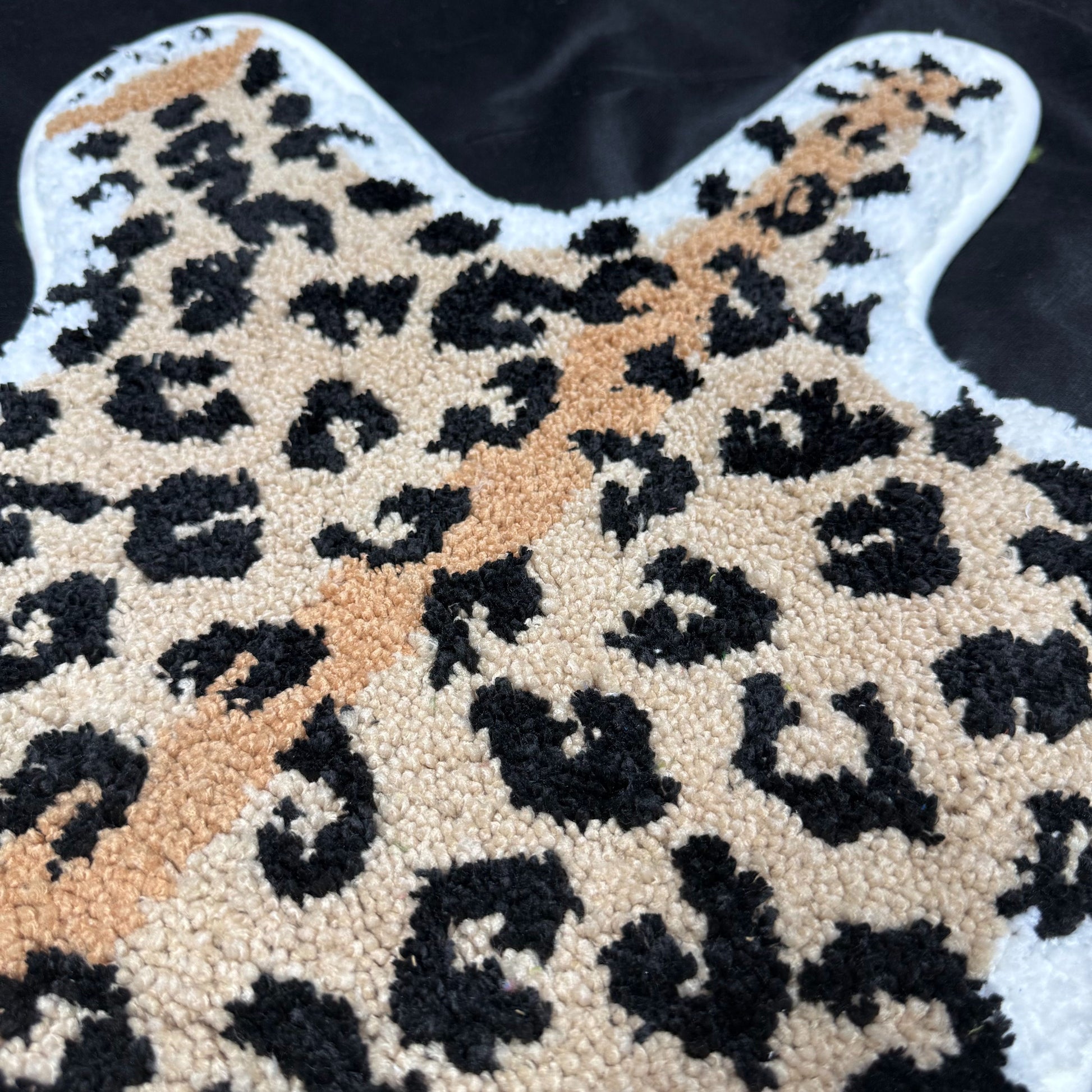 Leopard Print Shaped Tufted Rug | Faux Animal Skin Accent Floor Mat - Fucolina