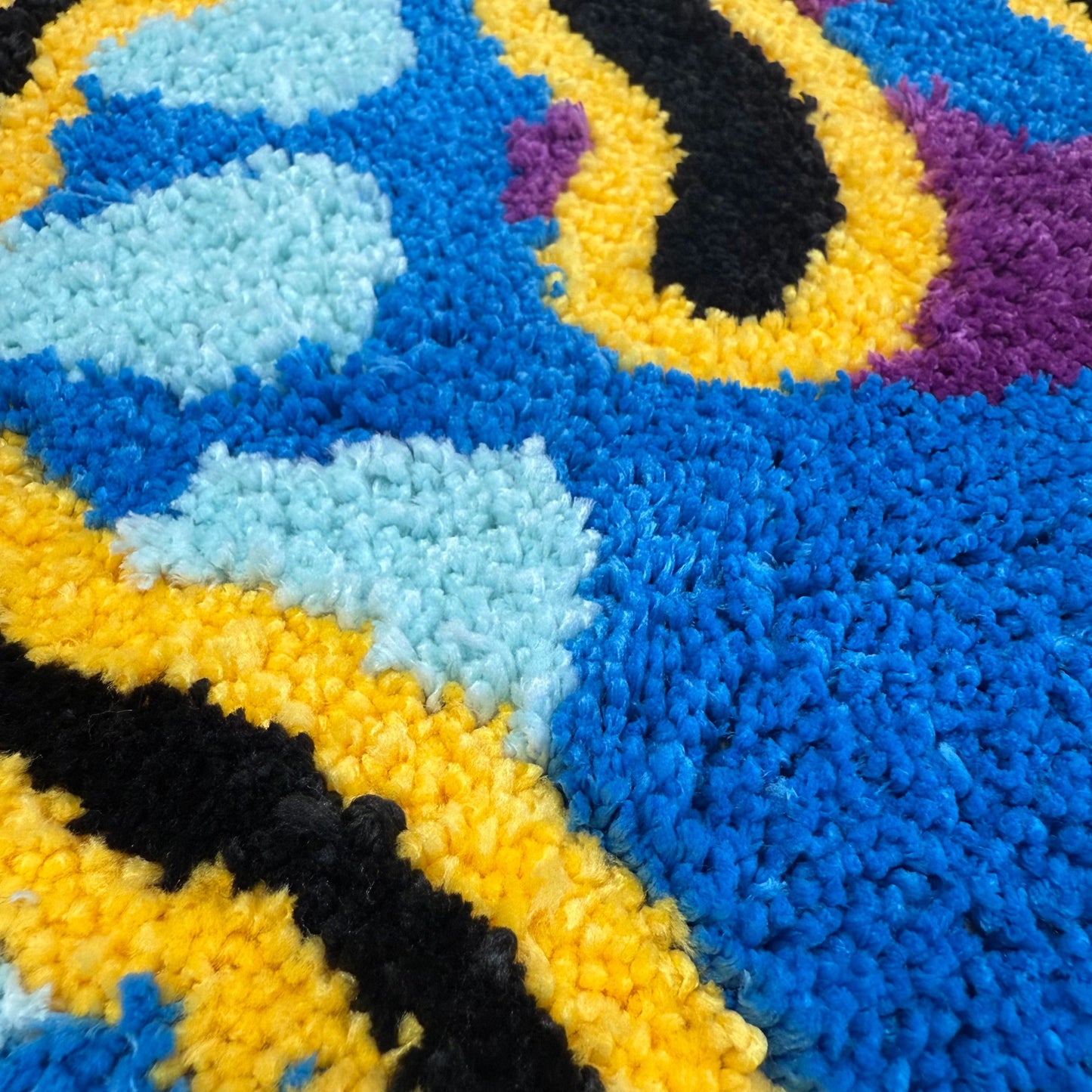 Abstract Smiley Face Tufted Rug | Psychedelic Style Mat | Trendy Art Decor - Fucolina