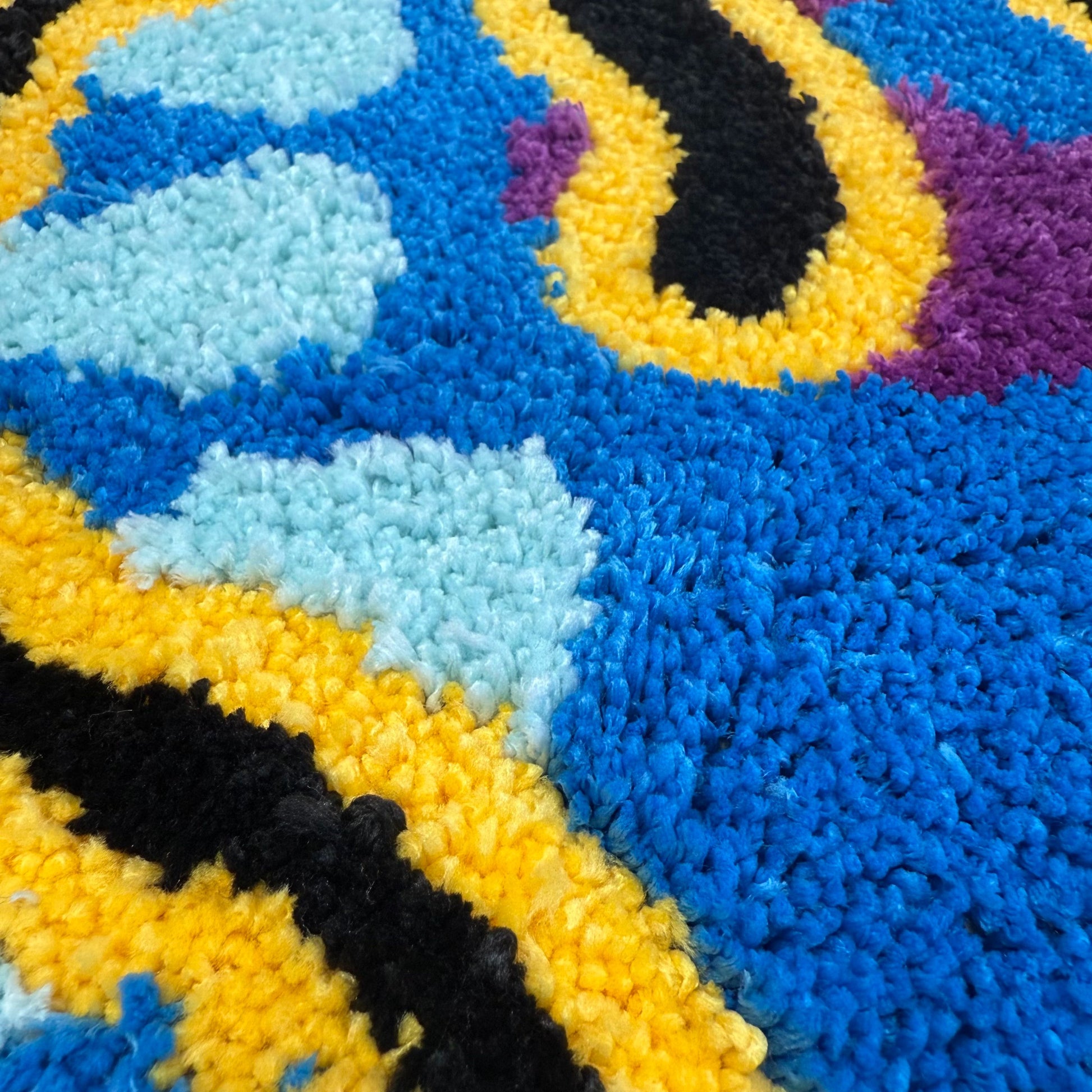Abstract Smiley Face Tufted Rug | Psychedelic Style Mat | Trendy Art Decor - Fucolina