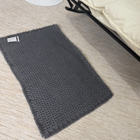Textured Dark Grey Rectangular Mat with Chunky Knit Pattern - Fucolina