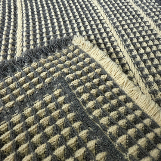 Minimalist Geometric Pattern Rectangular Rug with Layered Border Design - Fucolina