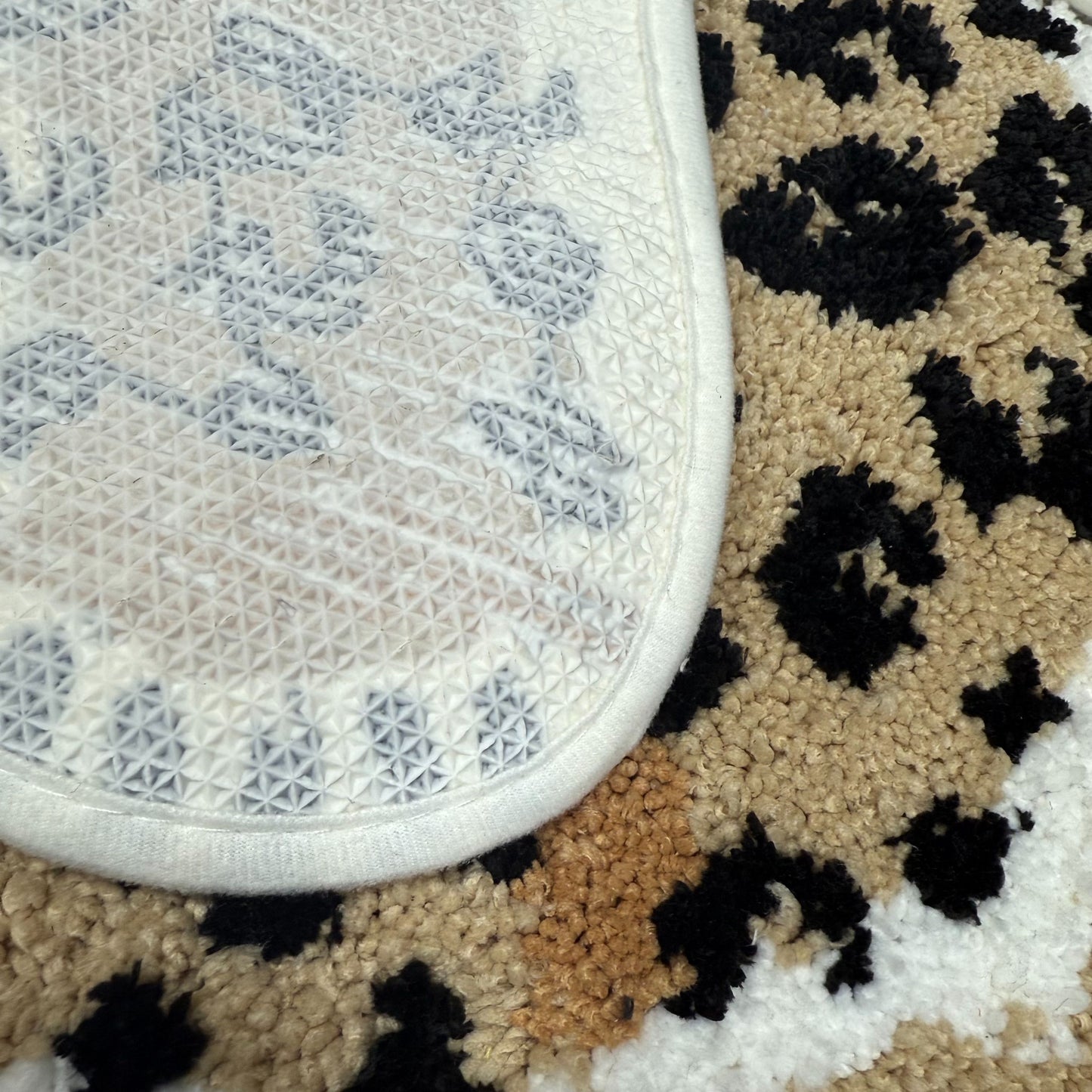 Leopard Print Shaped Tufted Rug | Faux Animal Skin Accent Floor Mat - Fucolina