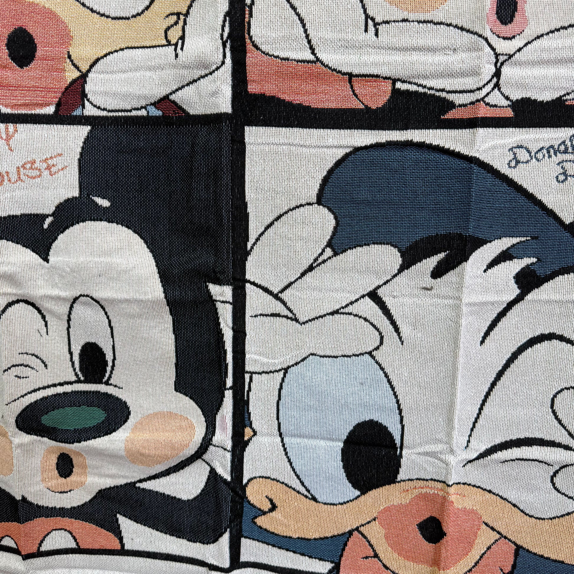"Good Friends" Disney Woven Tapestry | Mickey, Minnie, - Fucolina