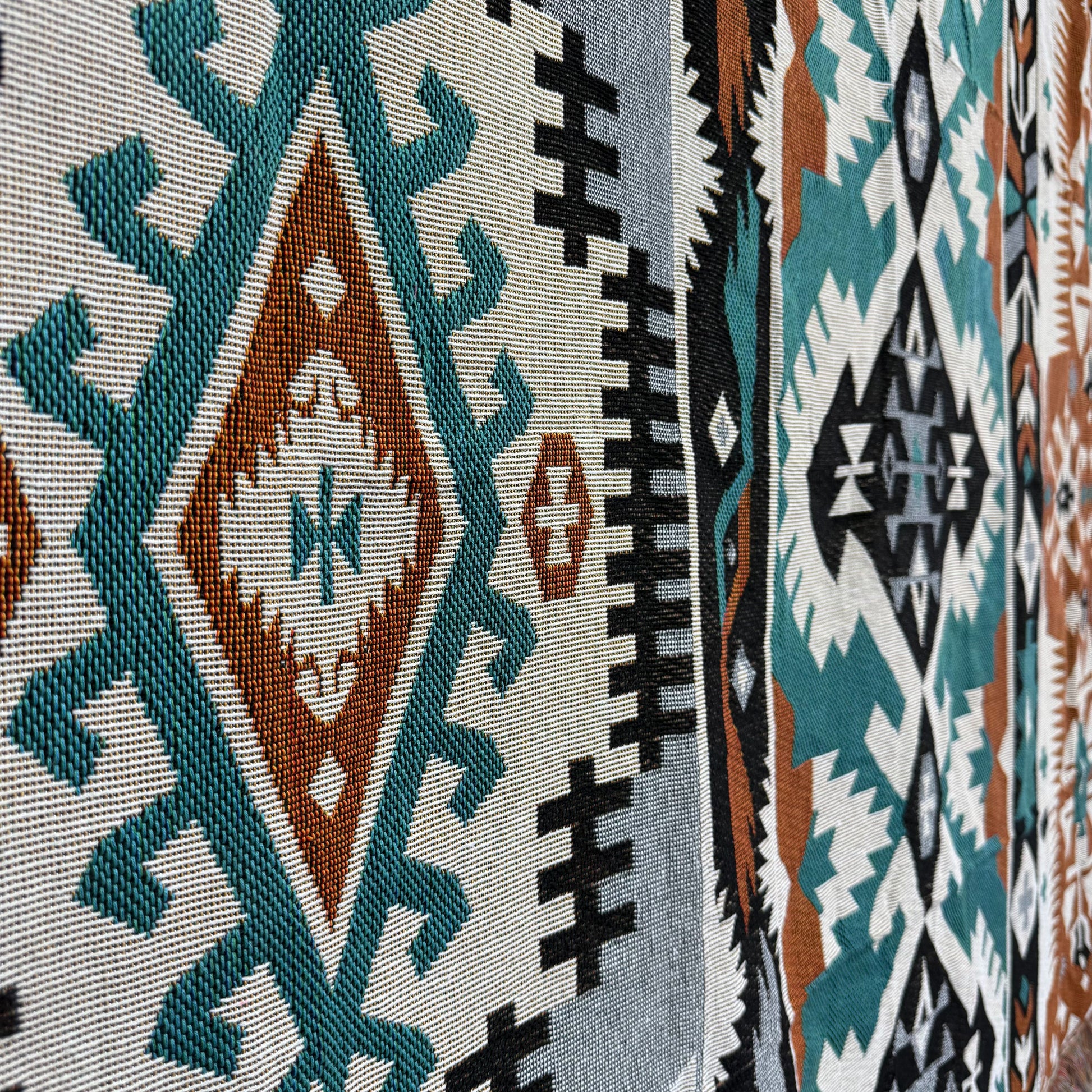 Southwestern Aztec Geometric Woven Tapestry | Tribal Boho Wall Hanging Blanket - Fucolina