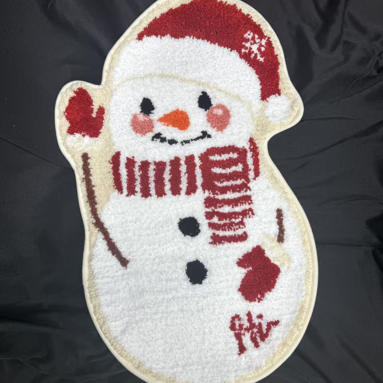 Cute Snowman Shaped Tufted Rug | Christmas Holiday Decor Mat | Winter Themed Accent Rug - Fucolina
