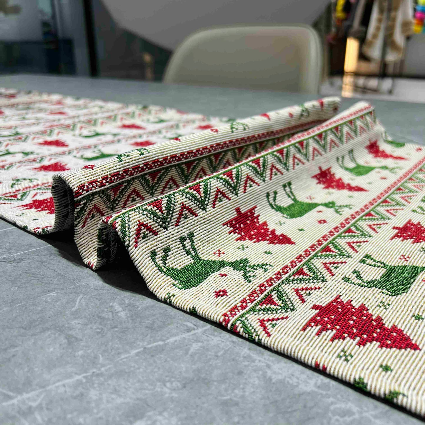 Christmas Table Runner (red and green Reindeer) - Fucolina