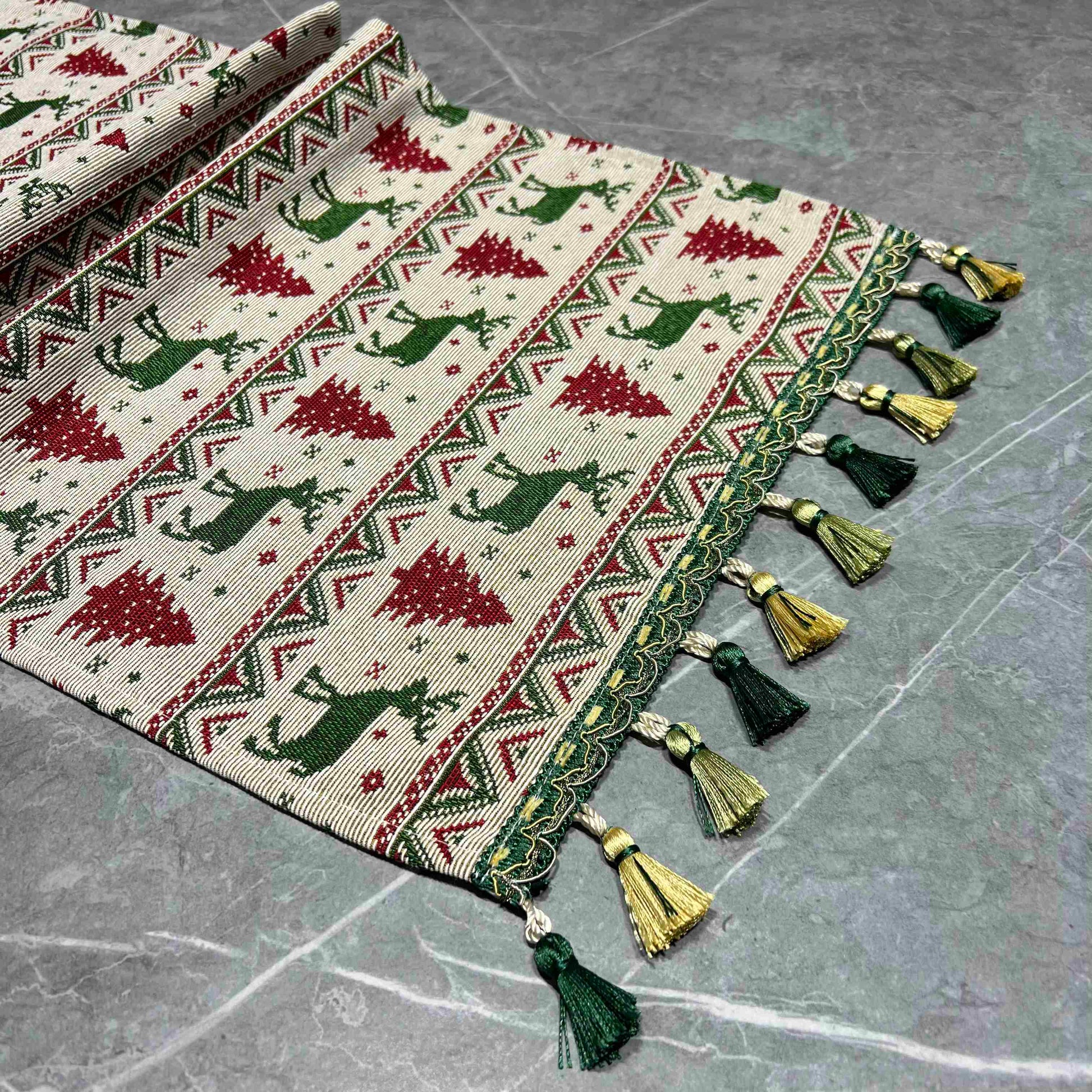 Christmas Table Runner (red and green Reindeer) - Fucolina