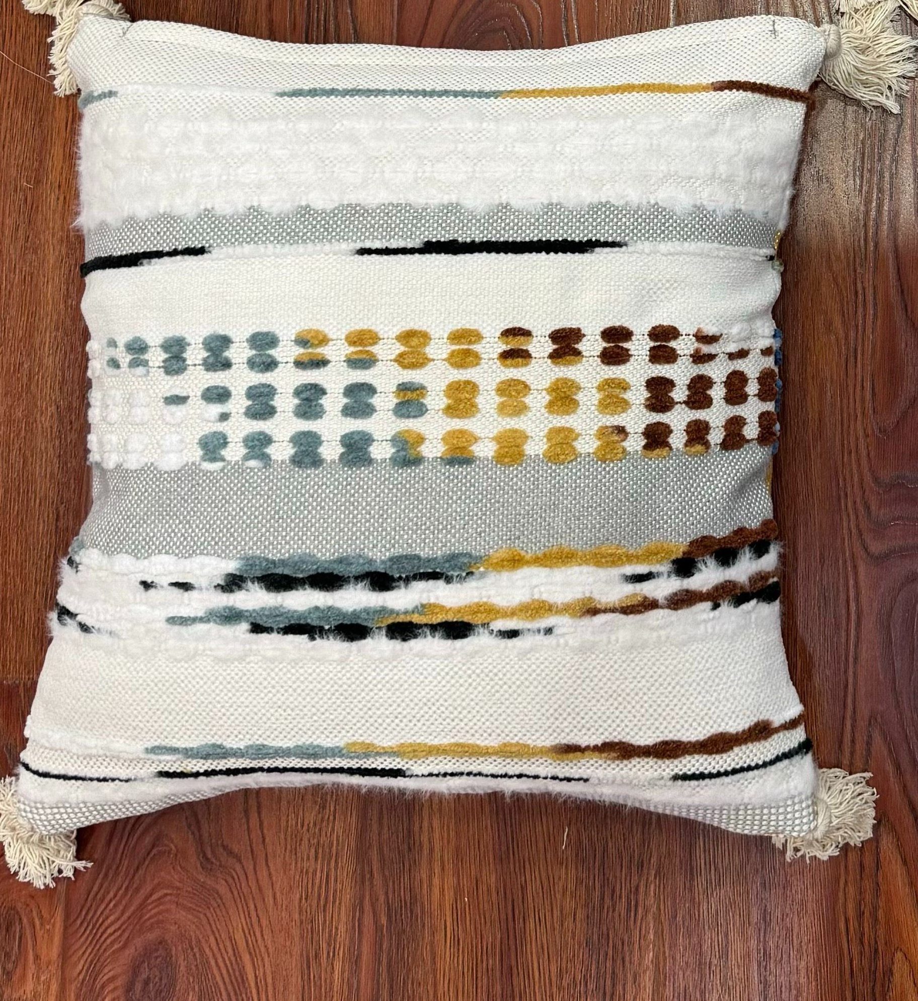 Handwoven Patchwork Tassel Cushion (YS5026-3) - Fucolina