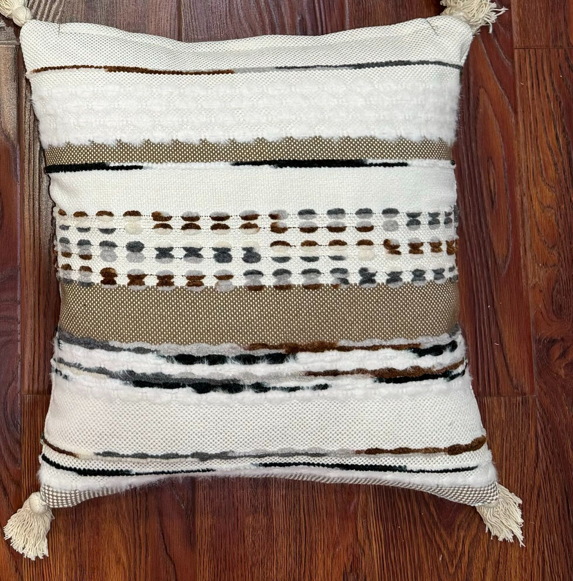 Handwoven Patchwork Tassel Cushion (YS5026-4) - Fucolina