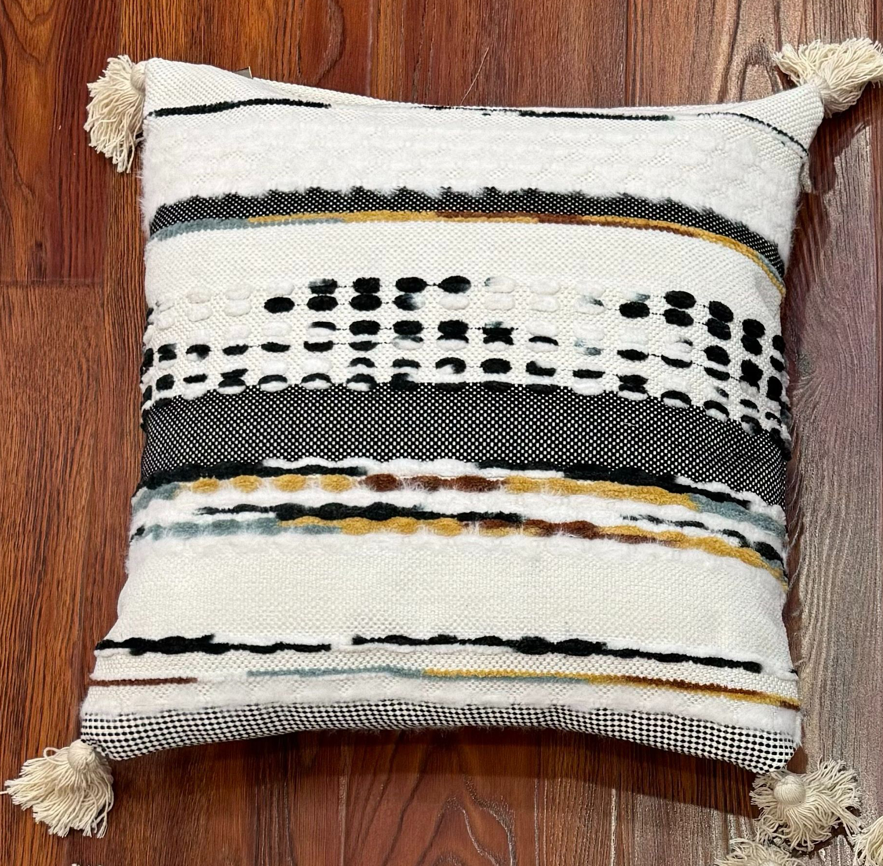Handwoven Patchwork Tassel Cushion (YS5026-5) - Fucolina