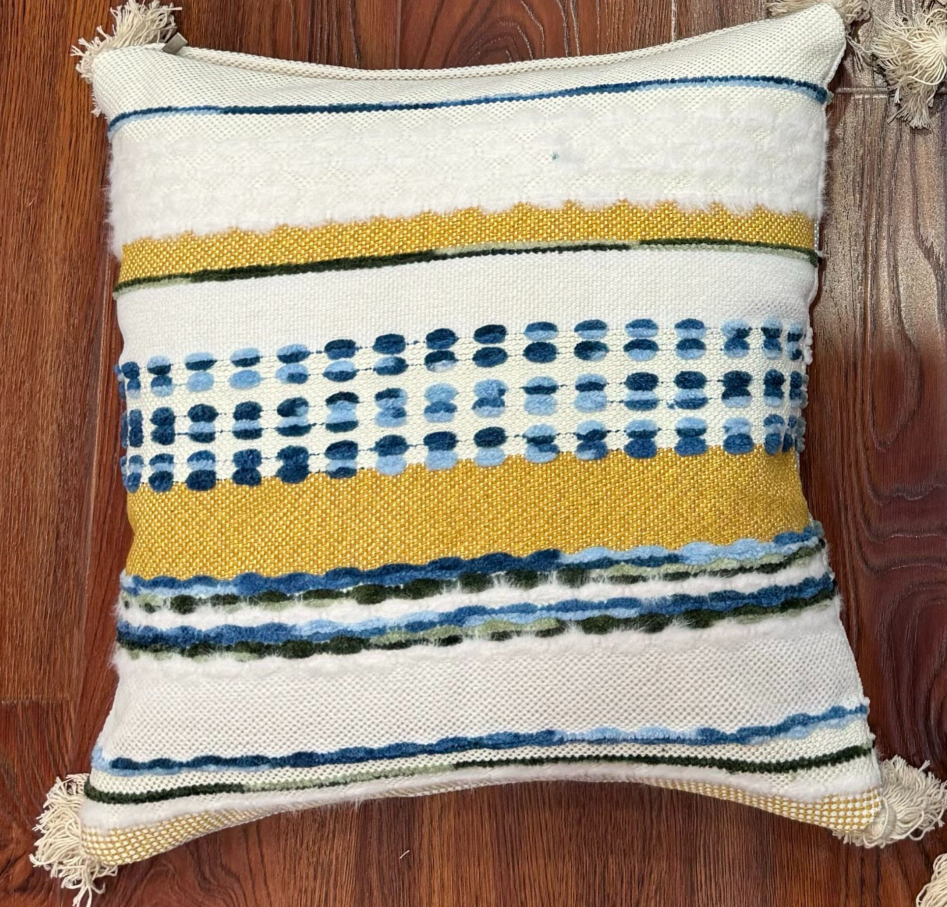 Handwoven Patchwork Tassel Cushion (YS5026-7) - Fucolina