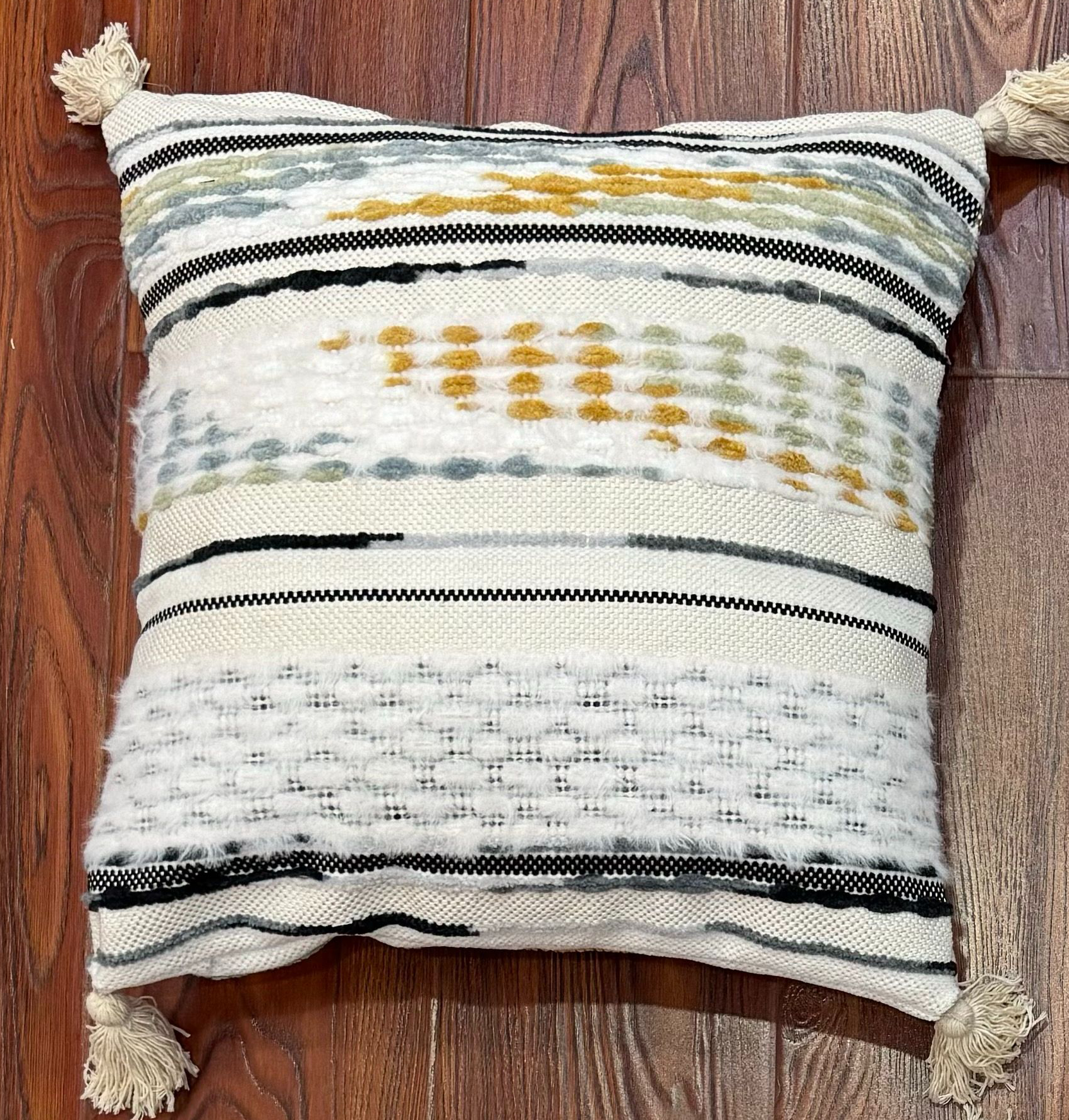 Handwoven Patchwork Tassel Cushion (YS5033-5) - Fucolina