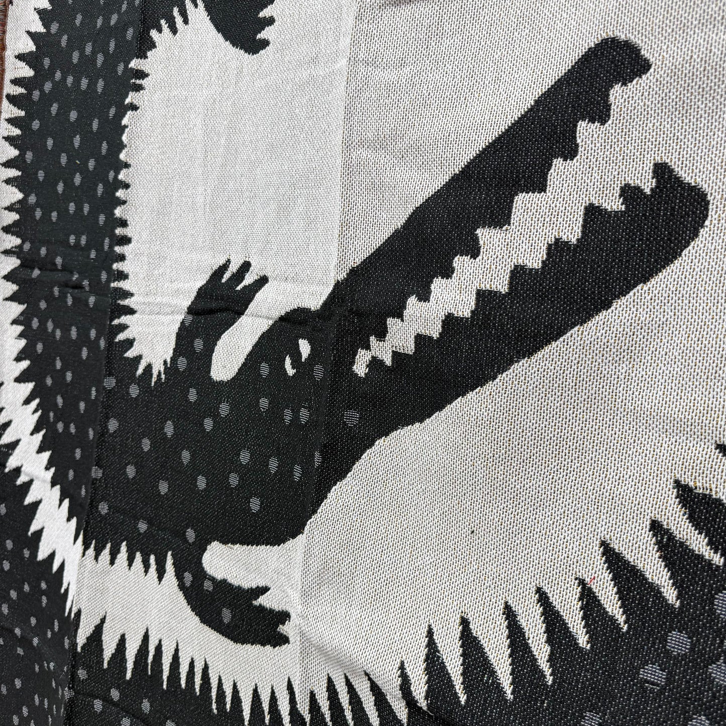 Spiral Alligator Woven Tapestry Blanket | Black & White Graphic Crocodile Art - Fucolina