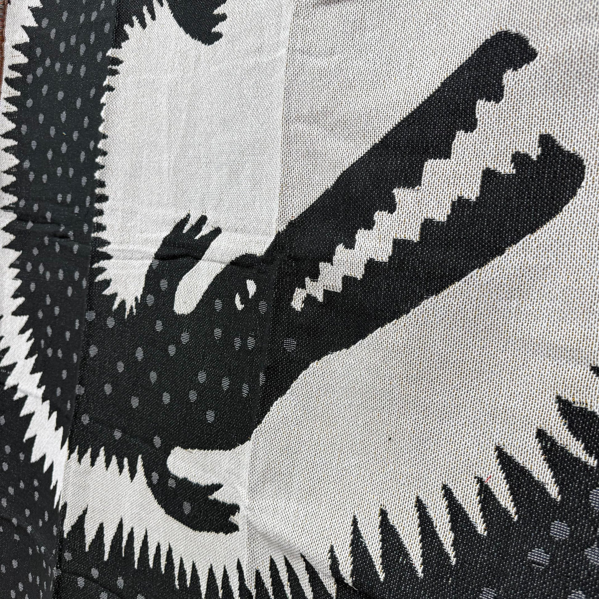 Spiral Alligator Woven Tapestry Blanket | Black & White Graphic Crocodile Art - Fucolina
