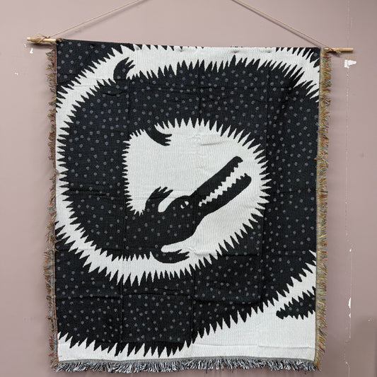 Spiral Alligator Woven Tapestry Blanket | Black & White Graphic Crocodile Art - Fucolina